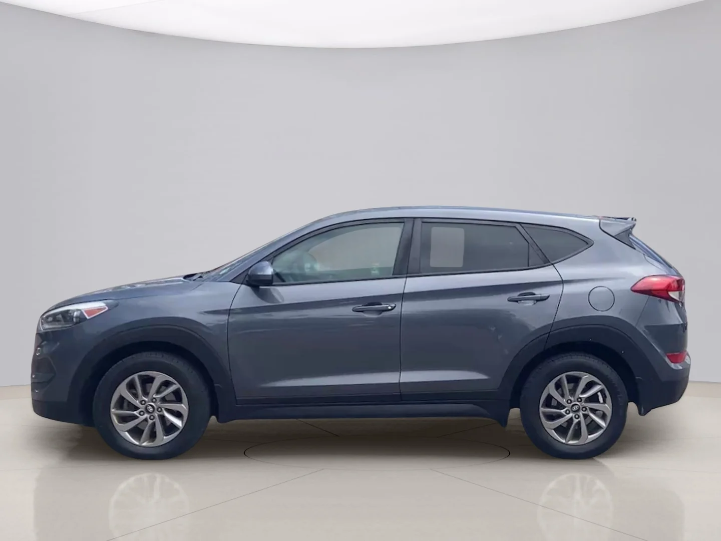 Used 2018 Gray Hyundai SE image 2