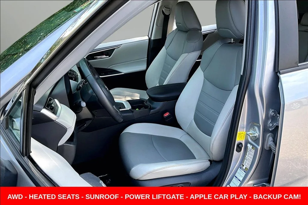 Used 2021 Silver Toyota XLE Premium image 24
