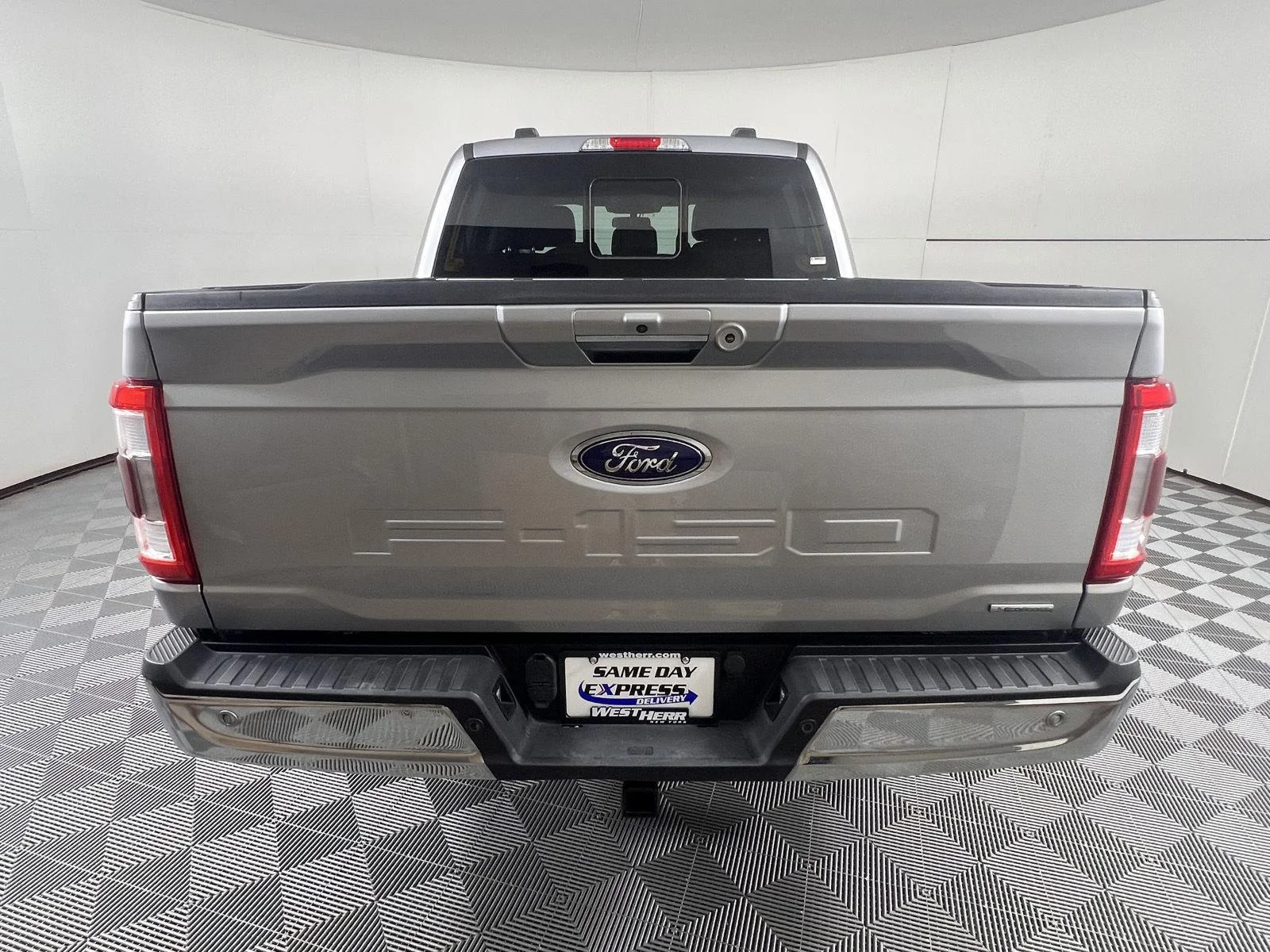 Used 2022 Iconic Silver Ford LARIAT image 9