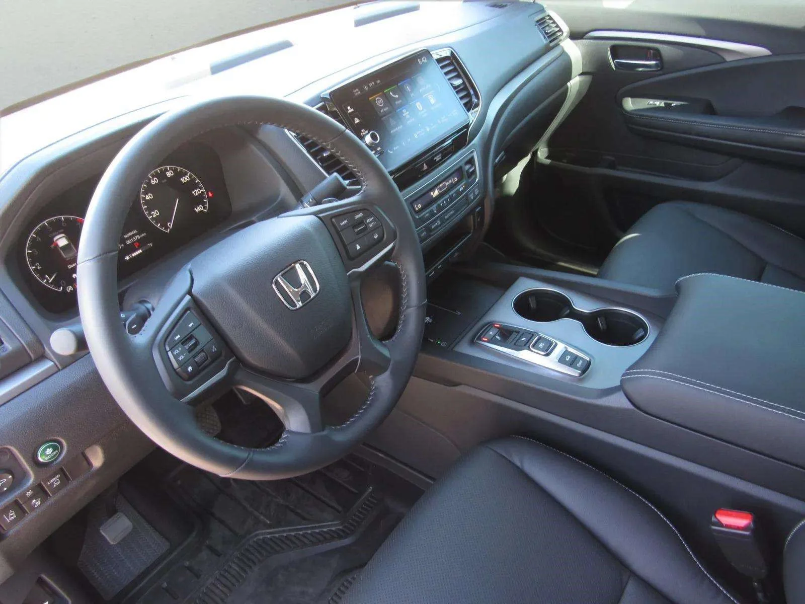 Certified Used 2025 Platinum White Pearl Honda AWD RTL image 45