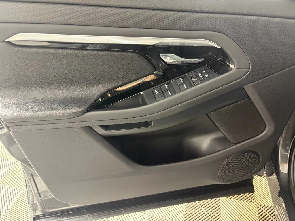 Used 2023 Gray Land Rover Dynamic image 10