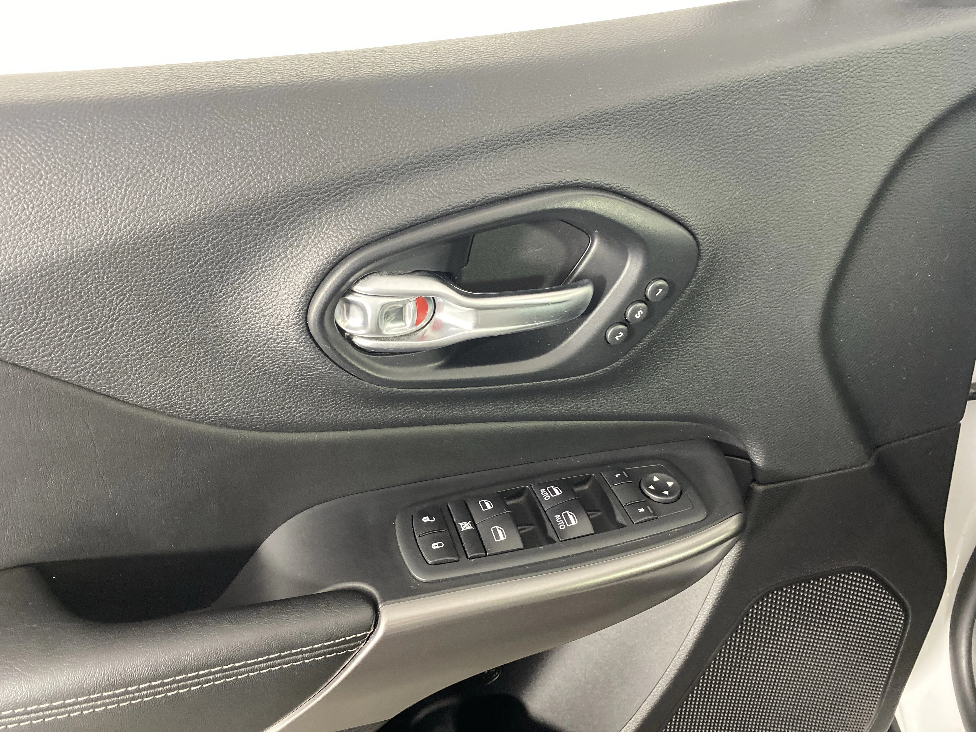 Used 2020 Bright White Clearcoat Jeep Limited image 14