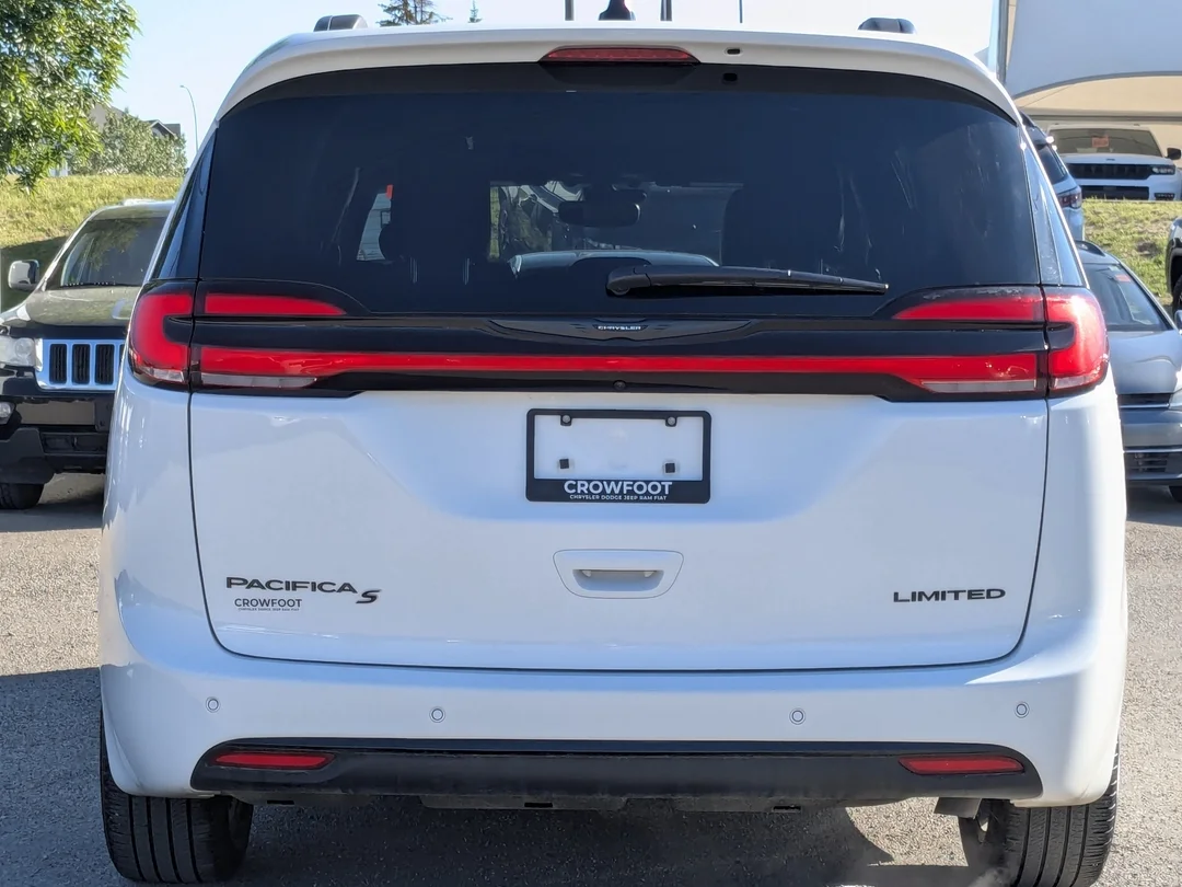 Certified Used 2025 White Chrysler Limited - - FWD - Nappa Leather - Adaptive Cruise - Full Sunroof - Heated Seat & Wheel & More! image 7