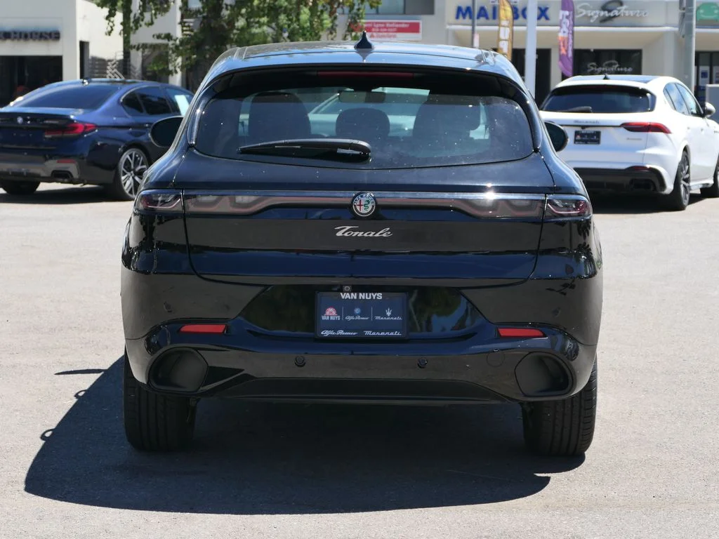 Used 2025 Black Alfa Romeo Base image 5