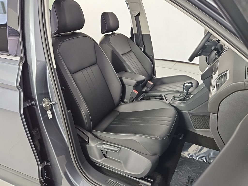 2023 Volkswagen Tiguan SE - Photo 19