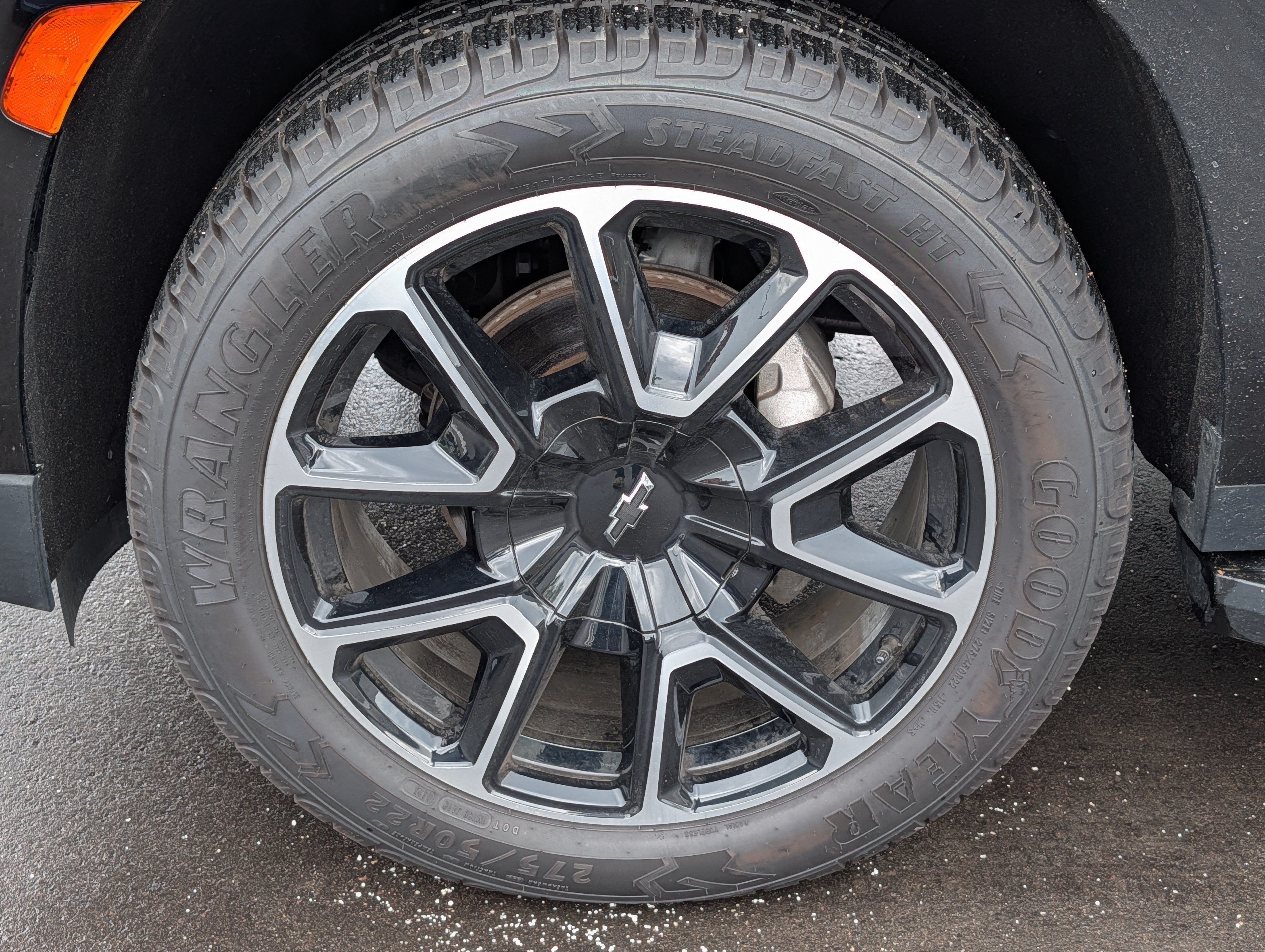 2023 Chevrolet Suburban RST - Photo 15