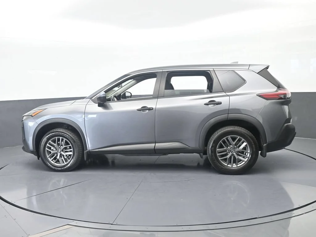 Used 2021 Gray Nissan S image 3