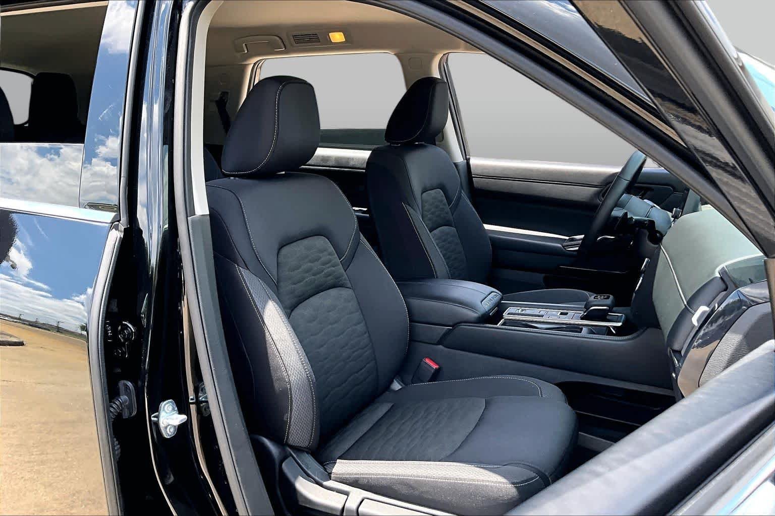 Used 2025 Super Black Nissan SV image 9