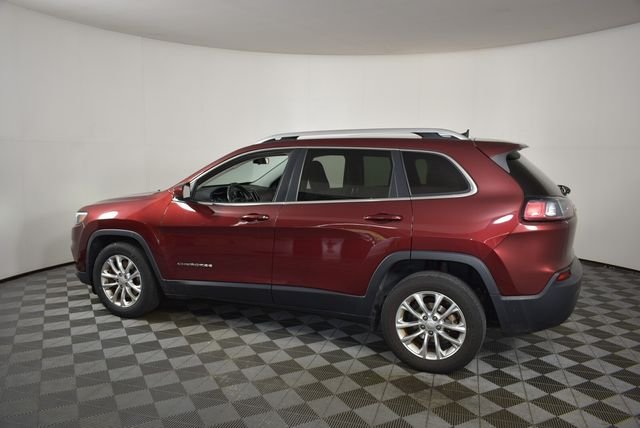 Used 2019 Red Jeep Latitude image 3