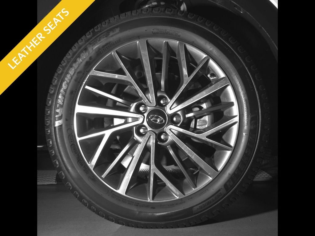 Used 2021 White Hyundai Ultimate image 9