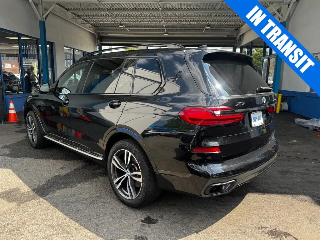 Used 2021 Black Sapphire Metallic BMW xDrive40i image 2