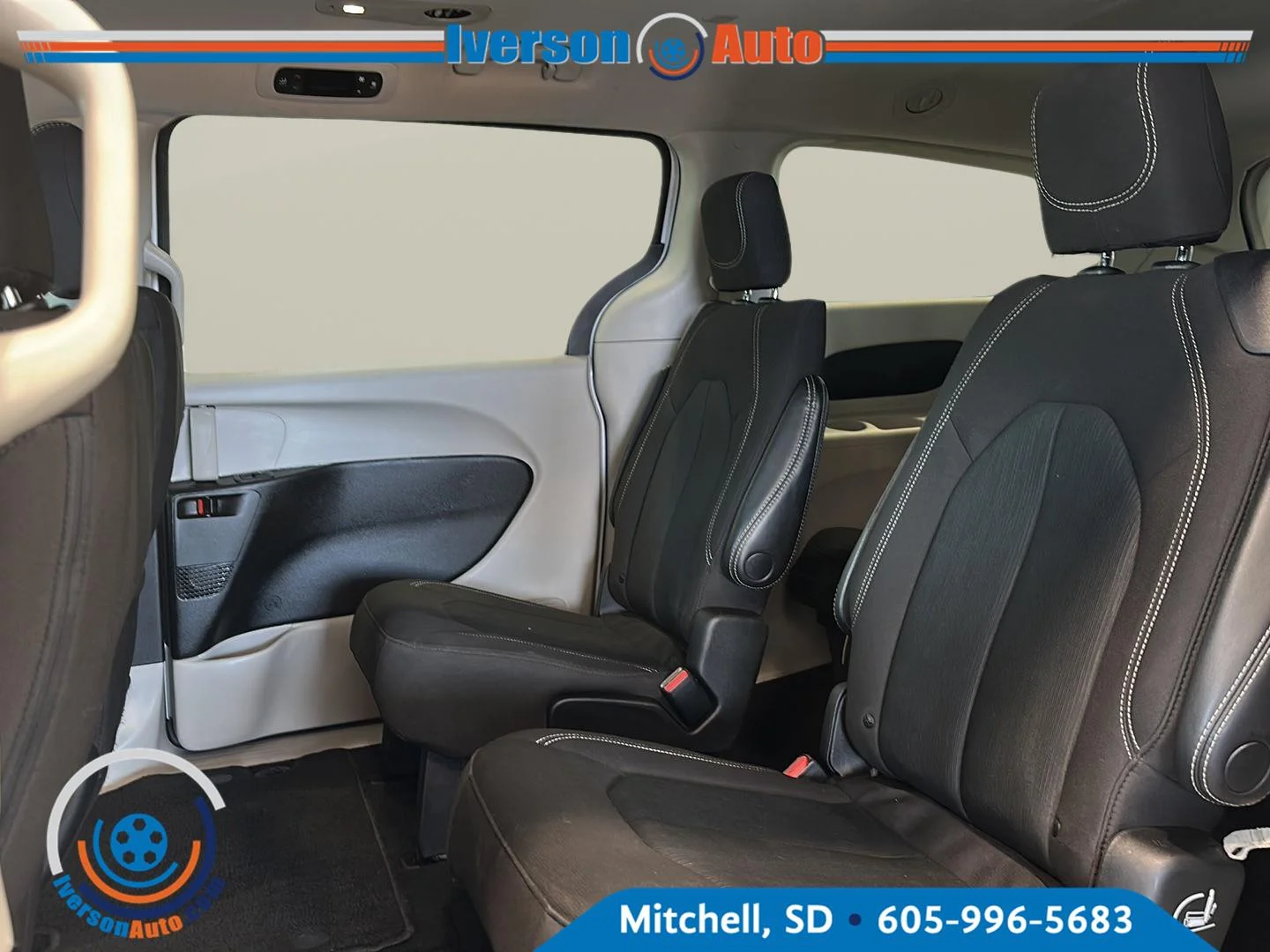 Used 2023 Bright White Clearcoat Chrysler LX image 23