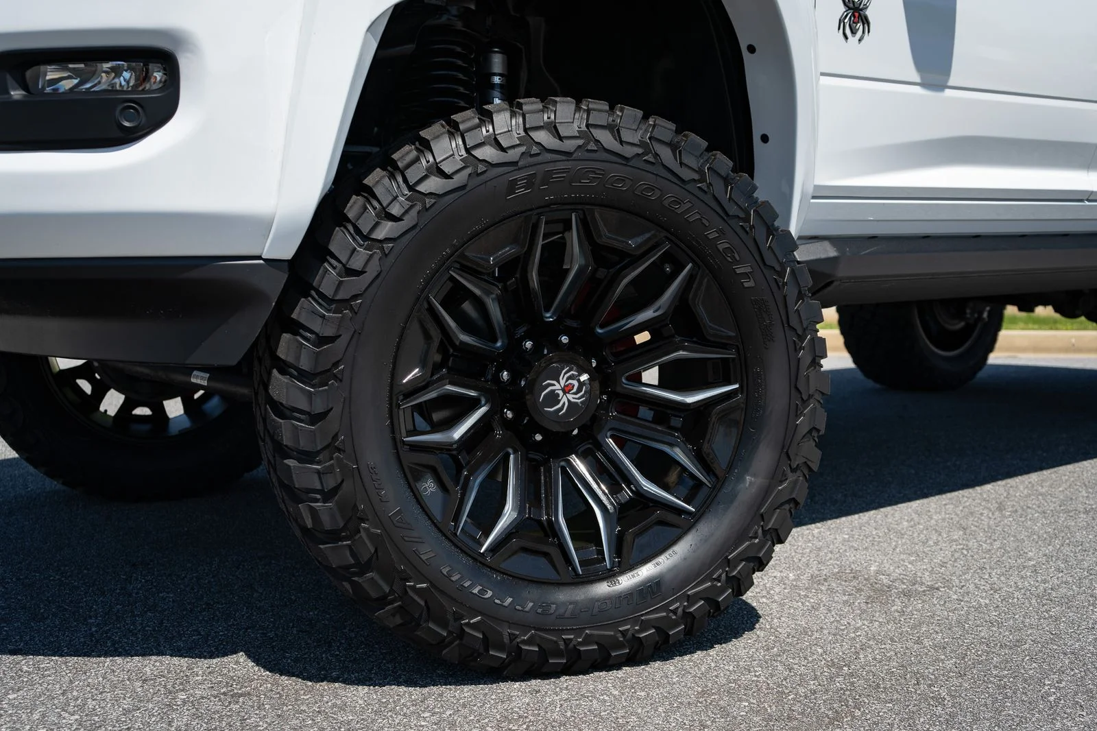 New 2026 Bright White Clear-Coat Exterior Paint RAM Big Horn with Black Widow Package image 7