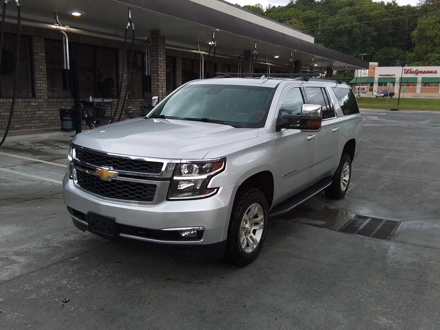 2018 Chevrolet Suburban 4WD 1500 LT's photo