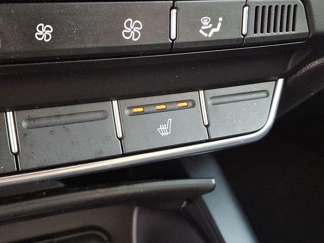 Used 2019 White Kia LX image 24