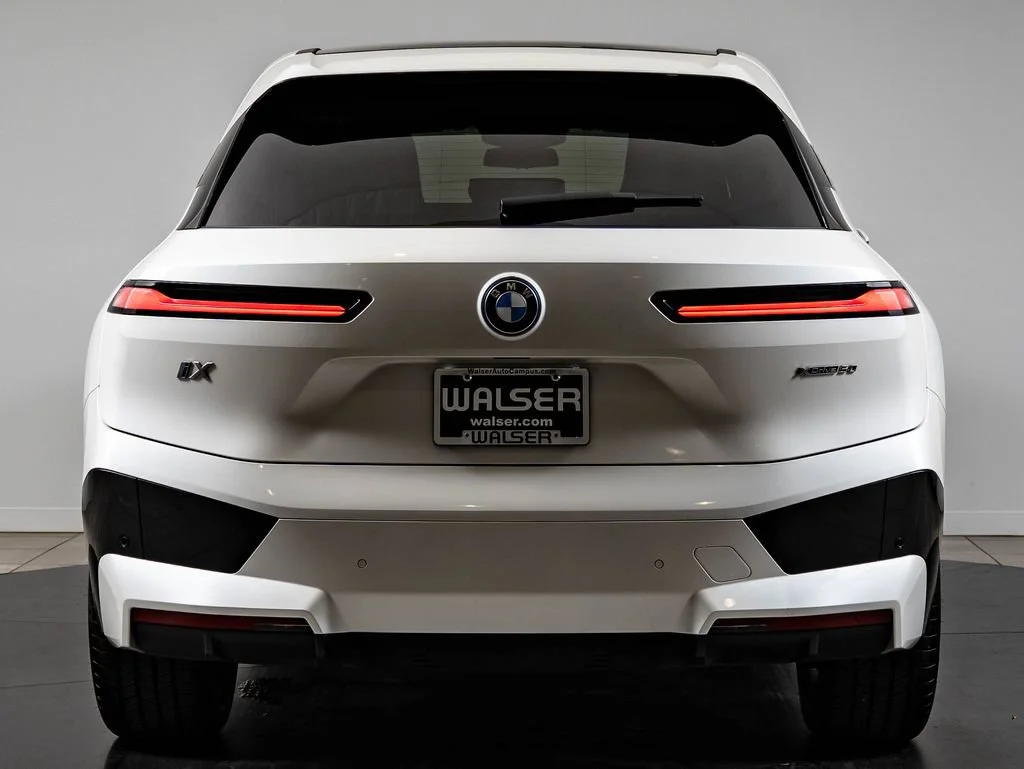 Certified Used 2025 Mineral White Metallic BMW xDrive50 image 7