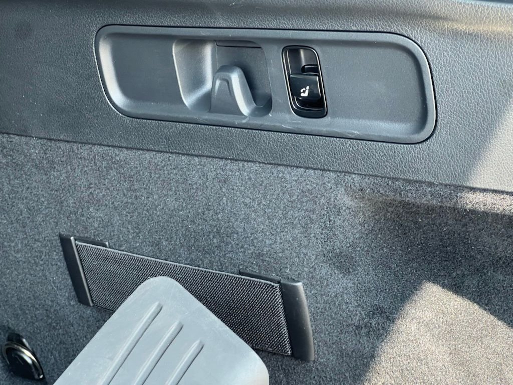 Certified Used 2023  Mercedes-Benz GLC 300 image 29
