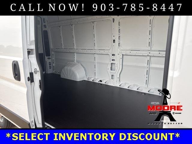 New 2026 Bright White Clearcoat RAM Tradesman image 29