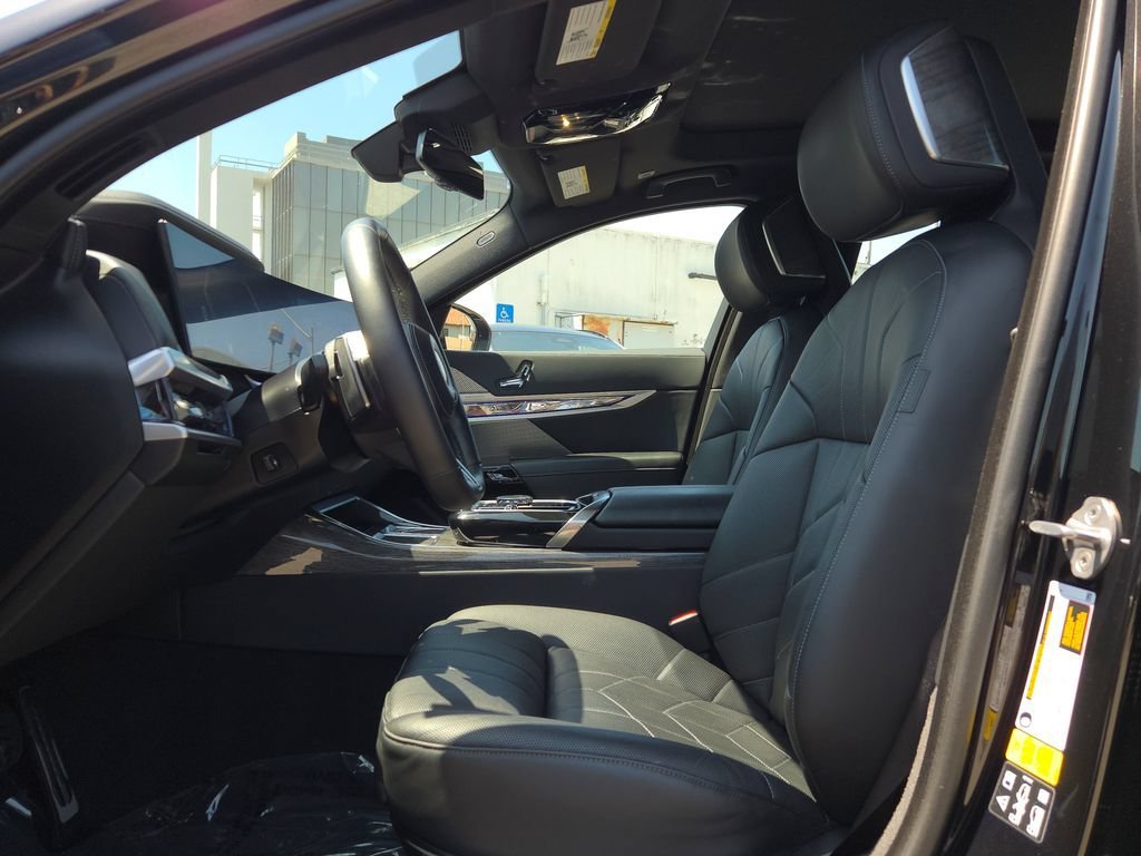 Used 2024 Black Sapphire Metallic BMW 760i xDrive image 7