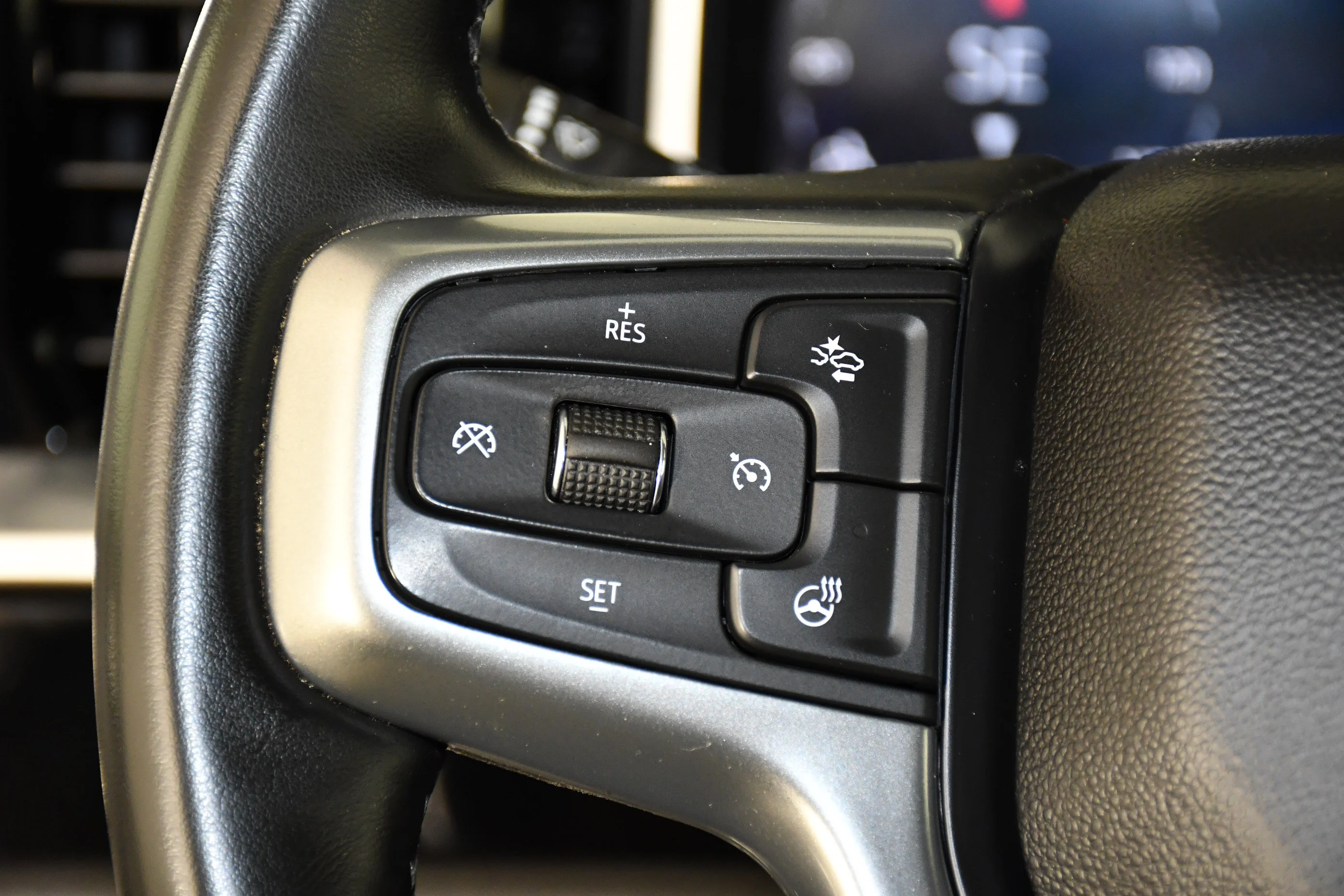 Used 2025 Summit White Chevrolet LT image 21