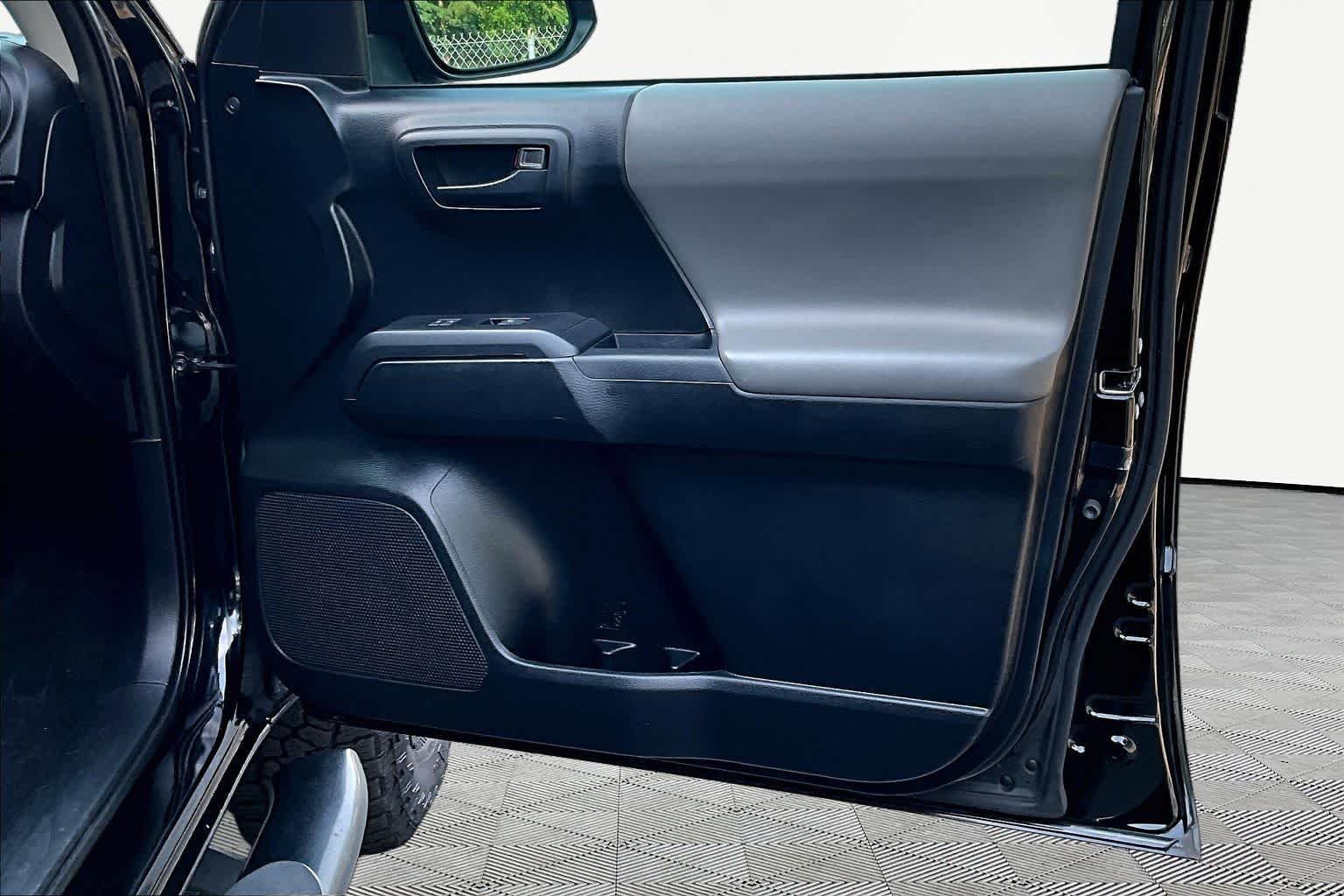 Used 2019 Midnight Black Metallic Toyota SR image 22