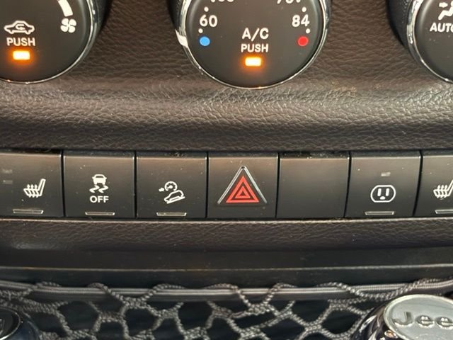 Used 2016 Gray Jeep Unlimited Sahara image 28