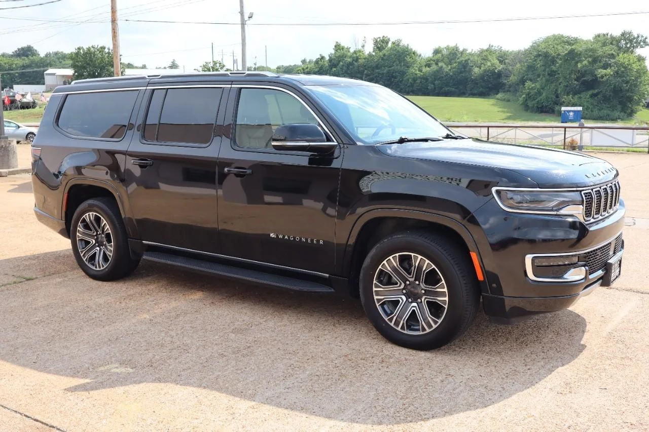 Used 2024 Diamond Black Crystal Pearl Coat Jeep Series II image 7
