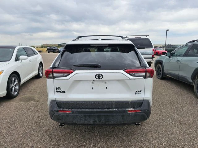 Used 2025 Wind Chill Pearl Toyota XLE Premium image 9