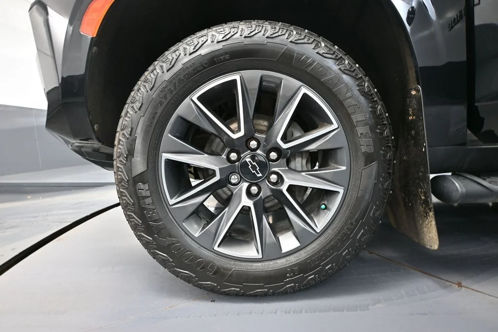 Used 2024 Black Chevrolet Z71 image 13