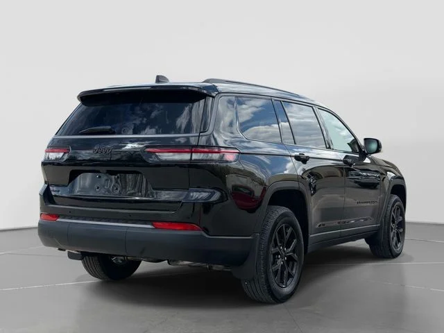 New 2026 Diamond Black Crystal Pearl-Coat Exterior Paint Jeep Altitude image 5