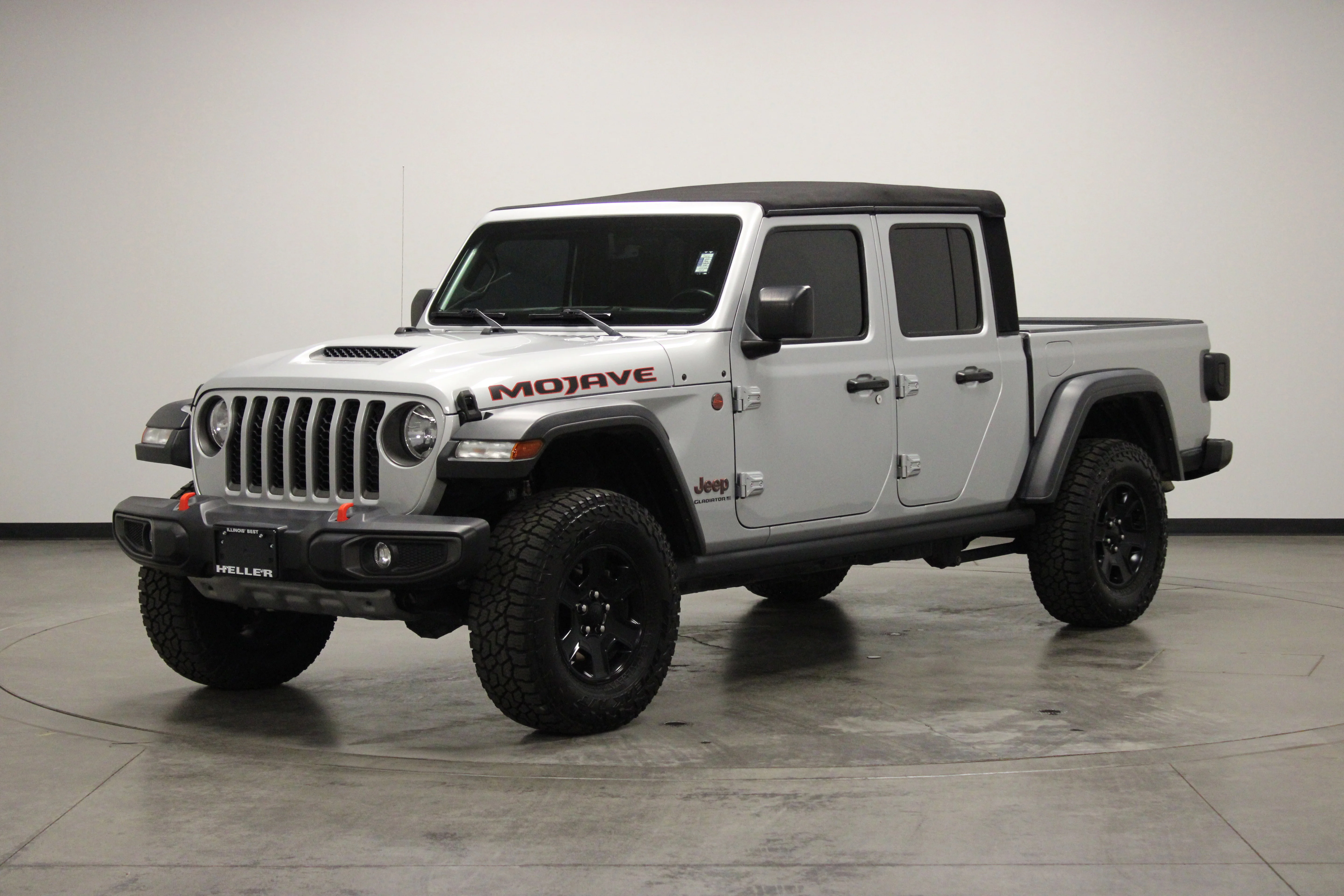 Used 2023 Silver Zynith Clearcoat Jeep Mojave image 4