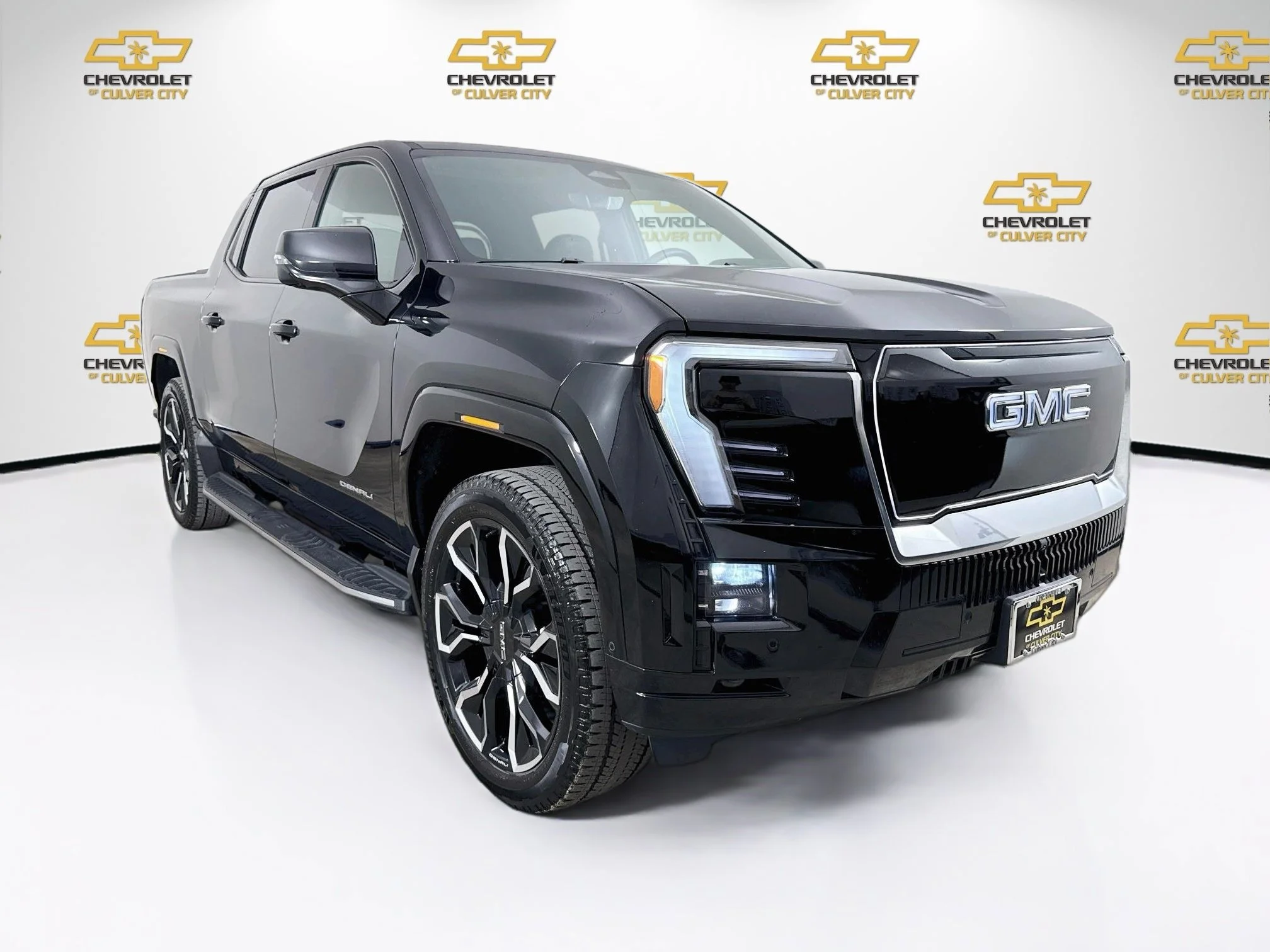 Used 2025 Onyx Black GMC Max Range Denali image 1