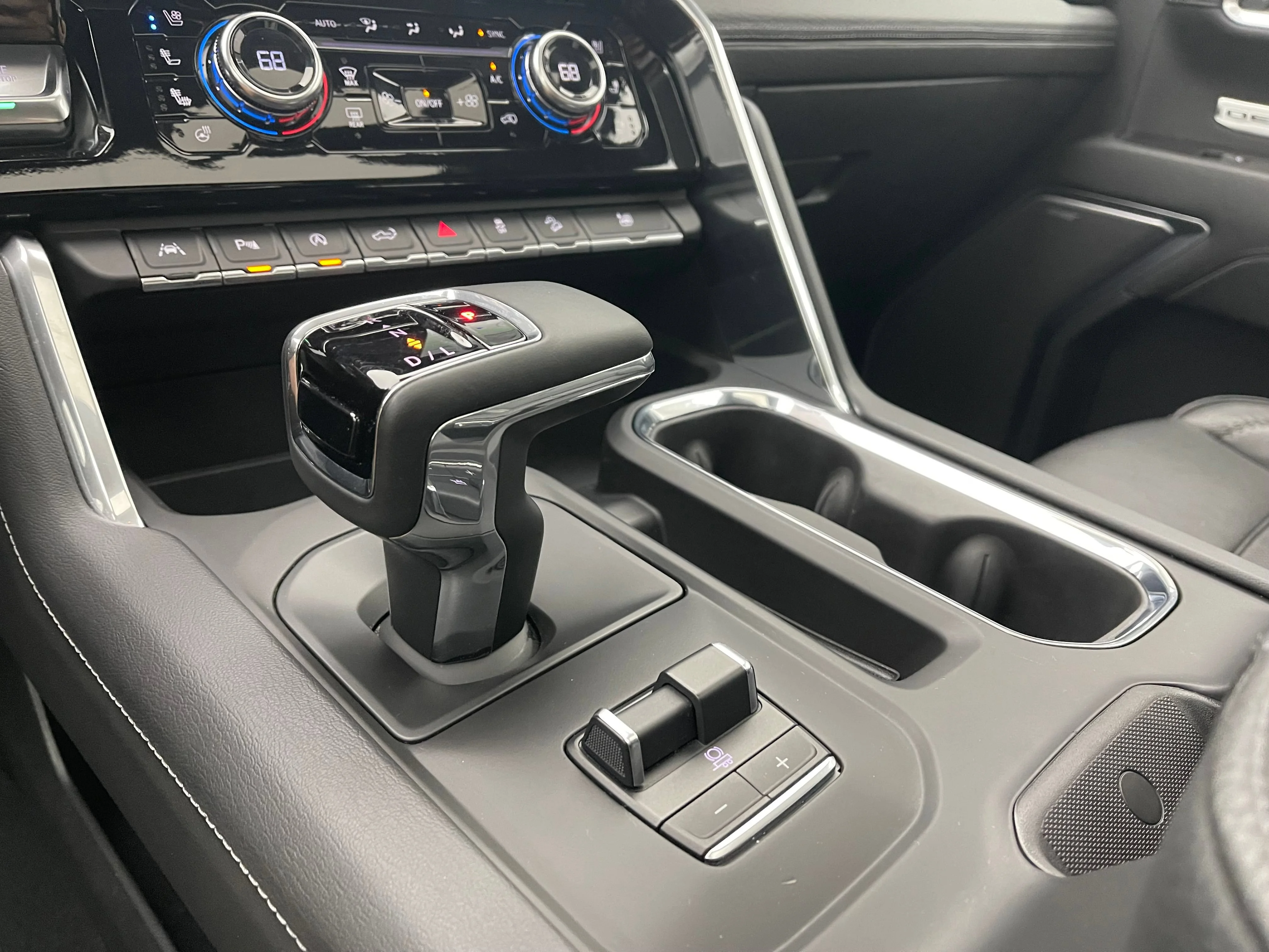 Used 2024 Onyx Black GMC Denali image 32