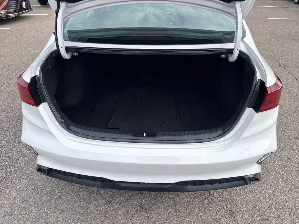 Used 2024 White Kia LXS image 37