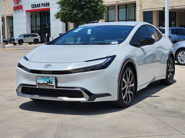 New 2025 Wind Chill Pearl Toyota XSE image 2