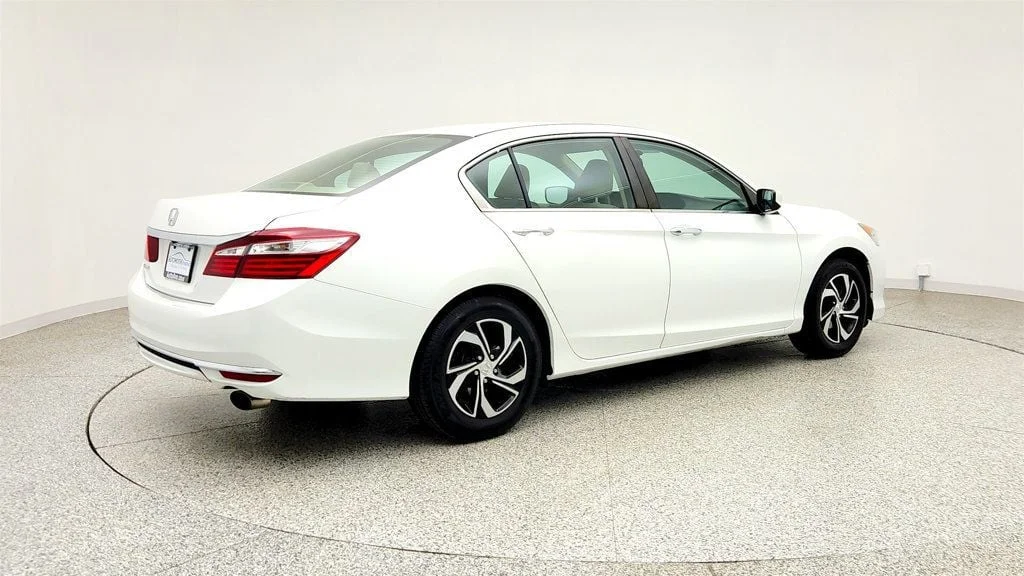 Used 2017 White Orchid Pearl Honda LX CVT image 5