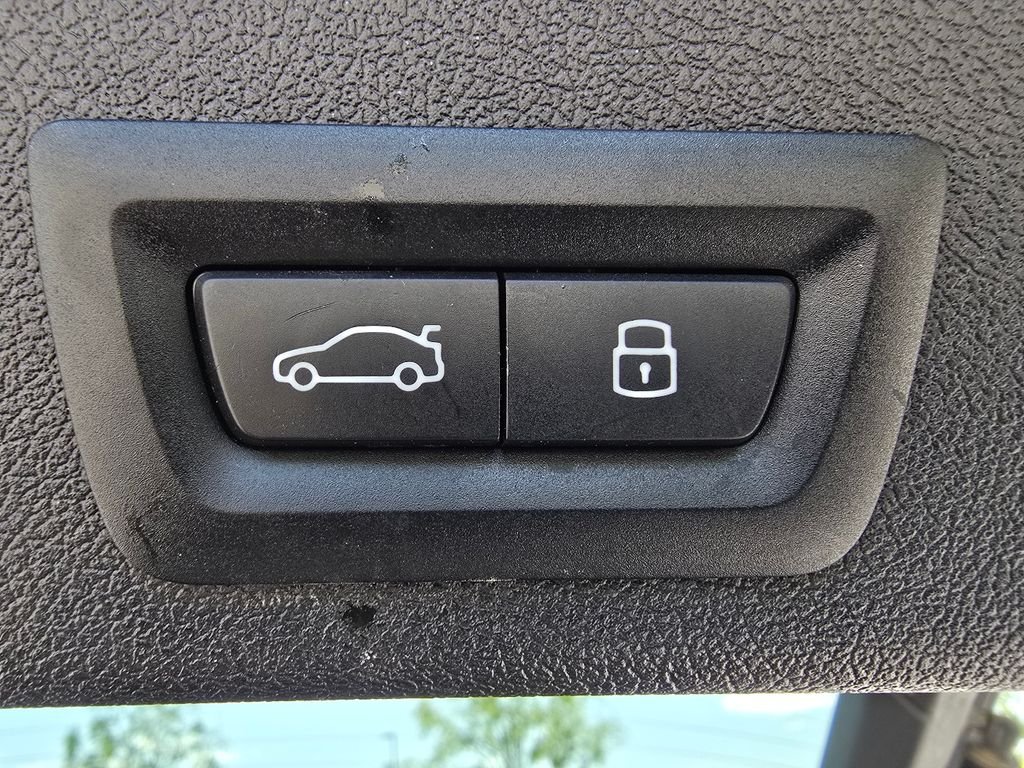 Used 2025 Gray Metallic BMW M60i image 20