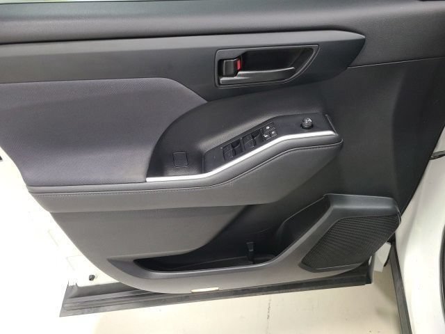 Used 2023 Wind Chill Pearl Toyota LE image 17