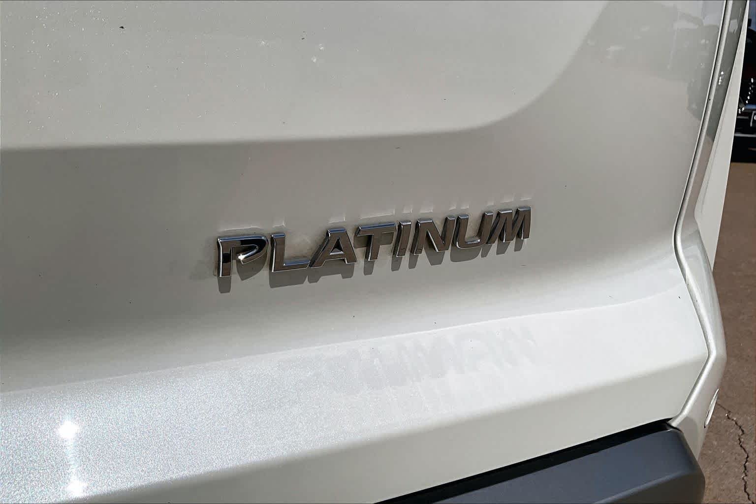 Used 2022 Pearl White Tricoat Nissan Platinum image 9