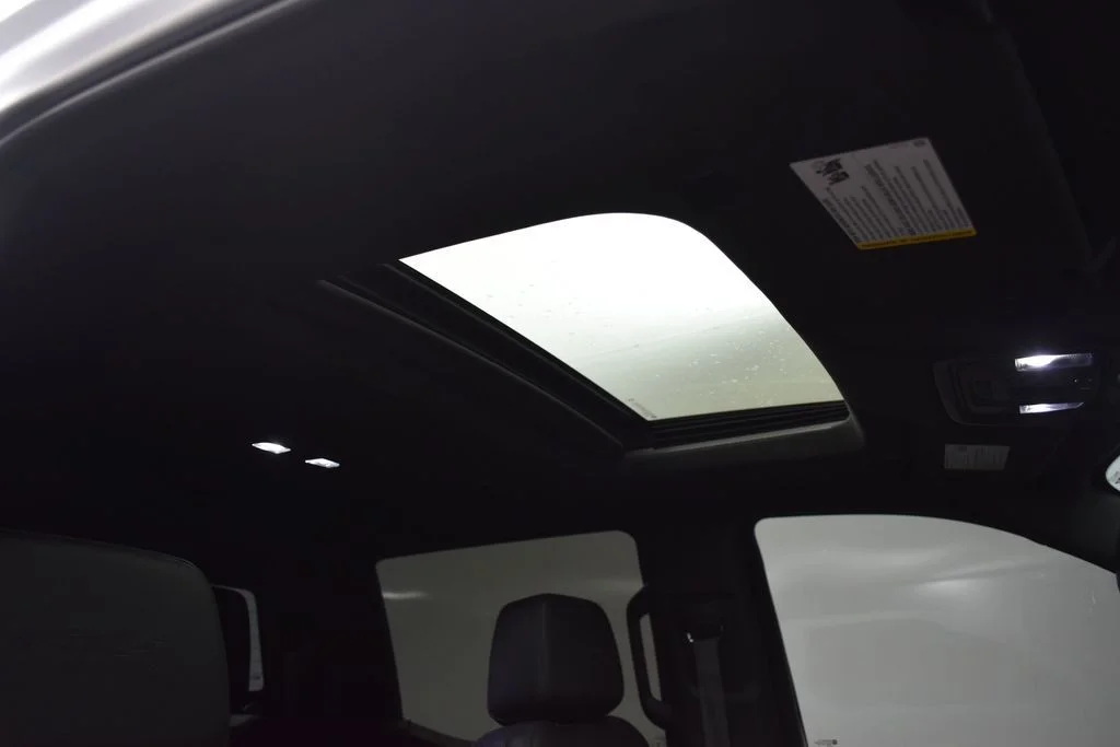 Used 2025 White GMC AT4 image 29