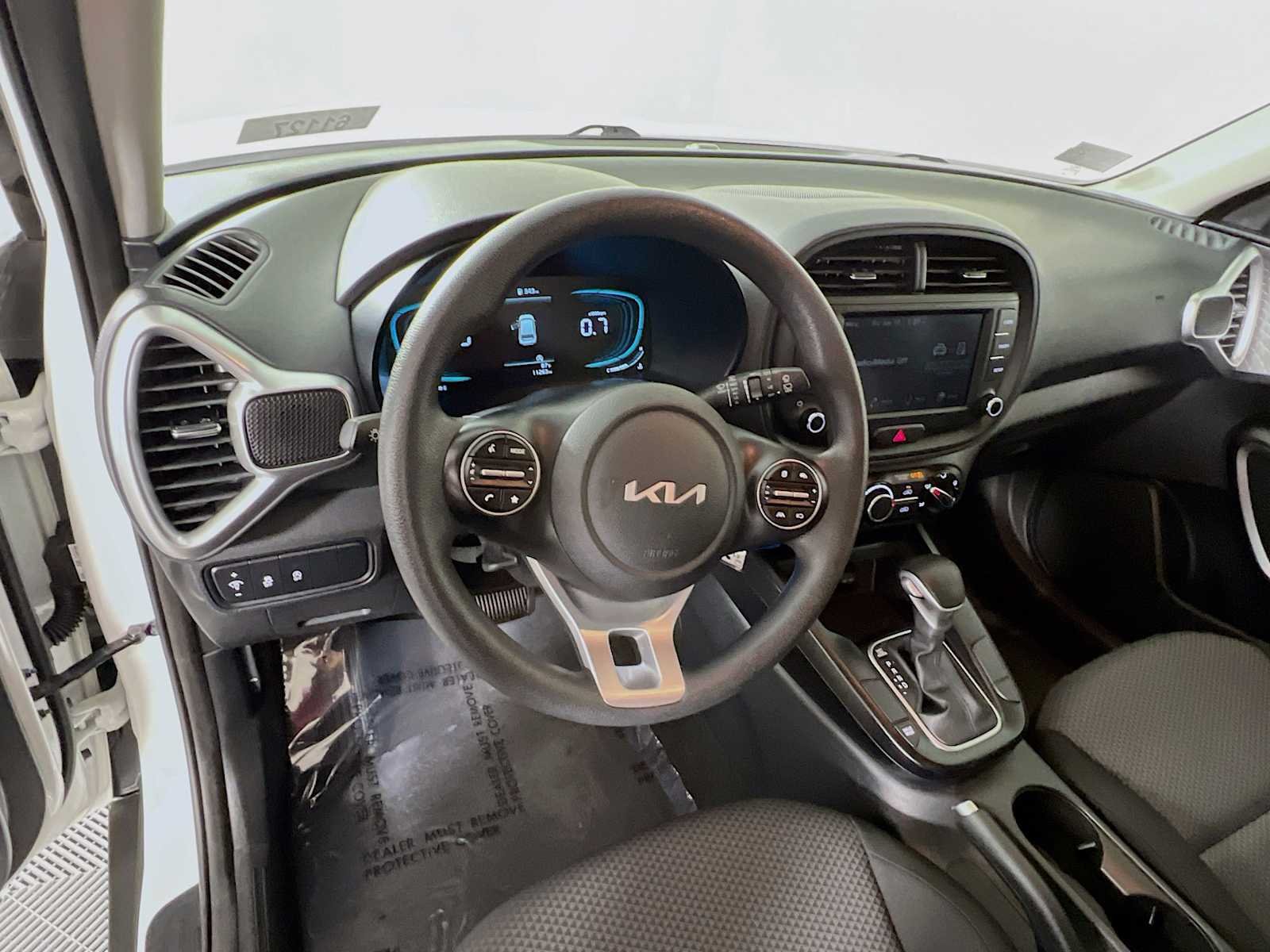 Used 2025 Snow White Pearl Kia LX image 11