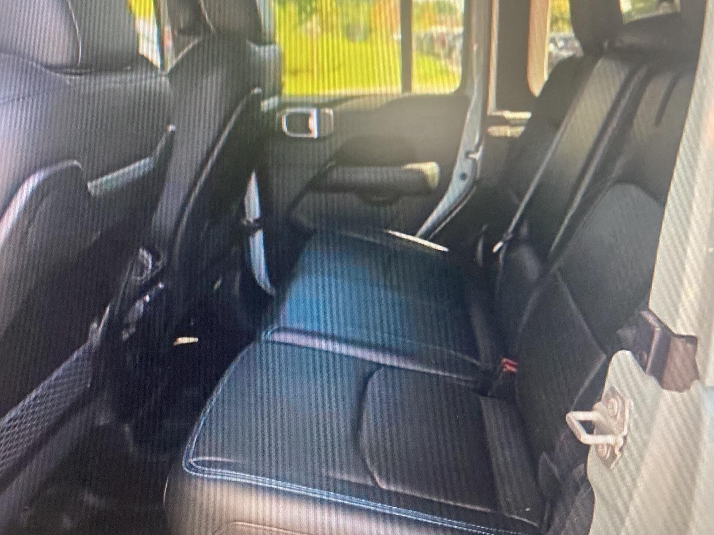 Used 2024 Earl Clearcoat Jeep Rubicon X image 7