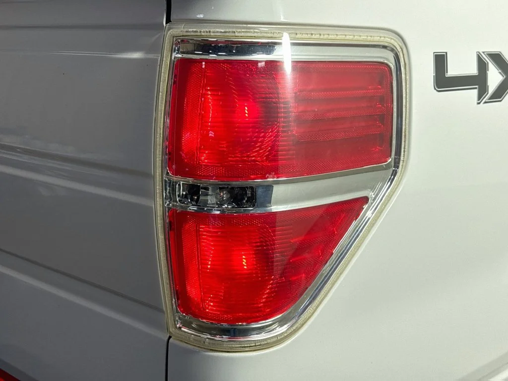 Used 2009 White Ford Lariat image 32