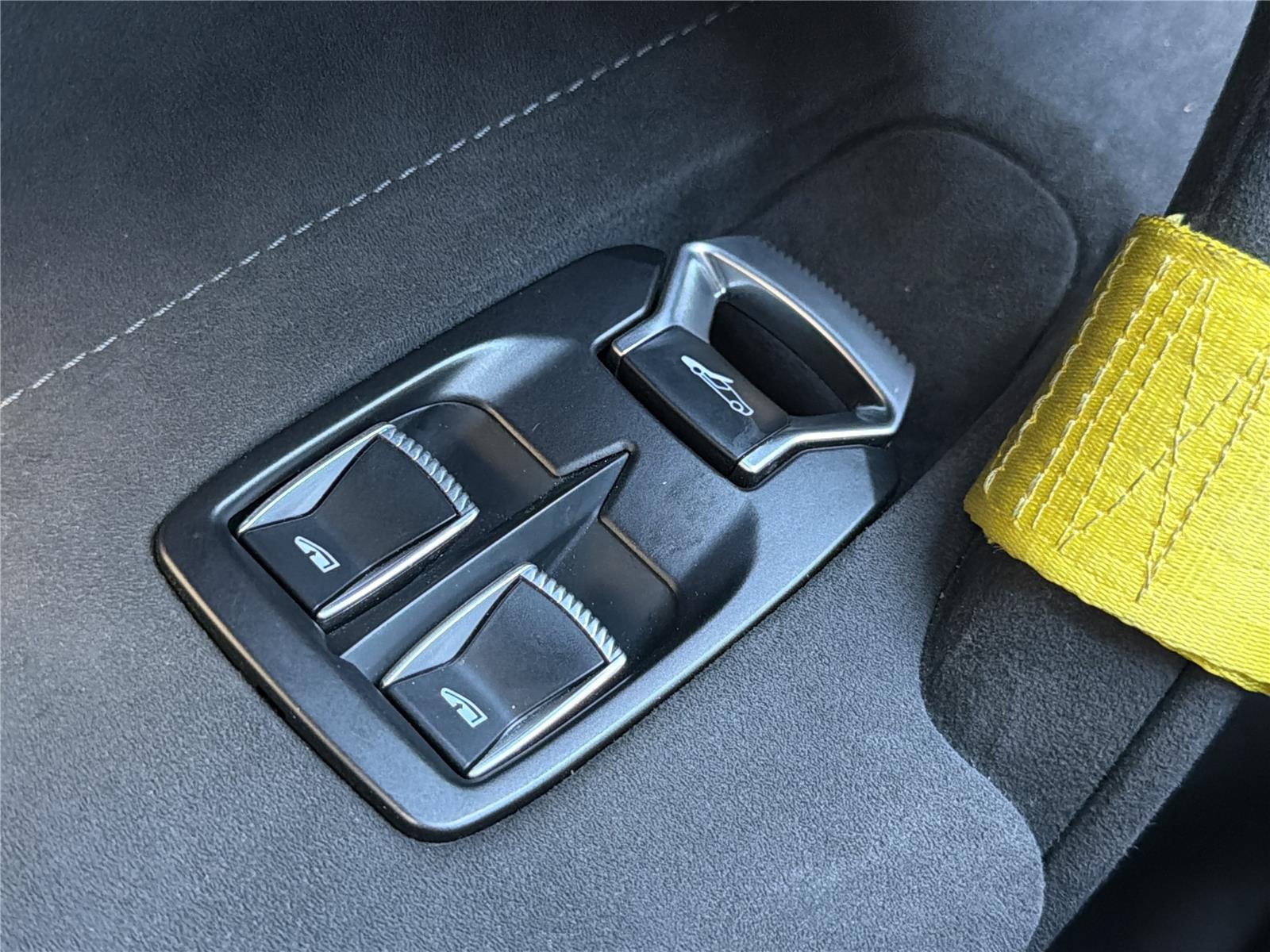 Used 2019 Volcano Yellow McLaren Performance image 25