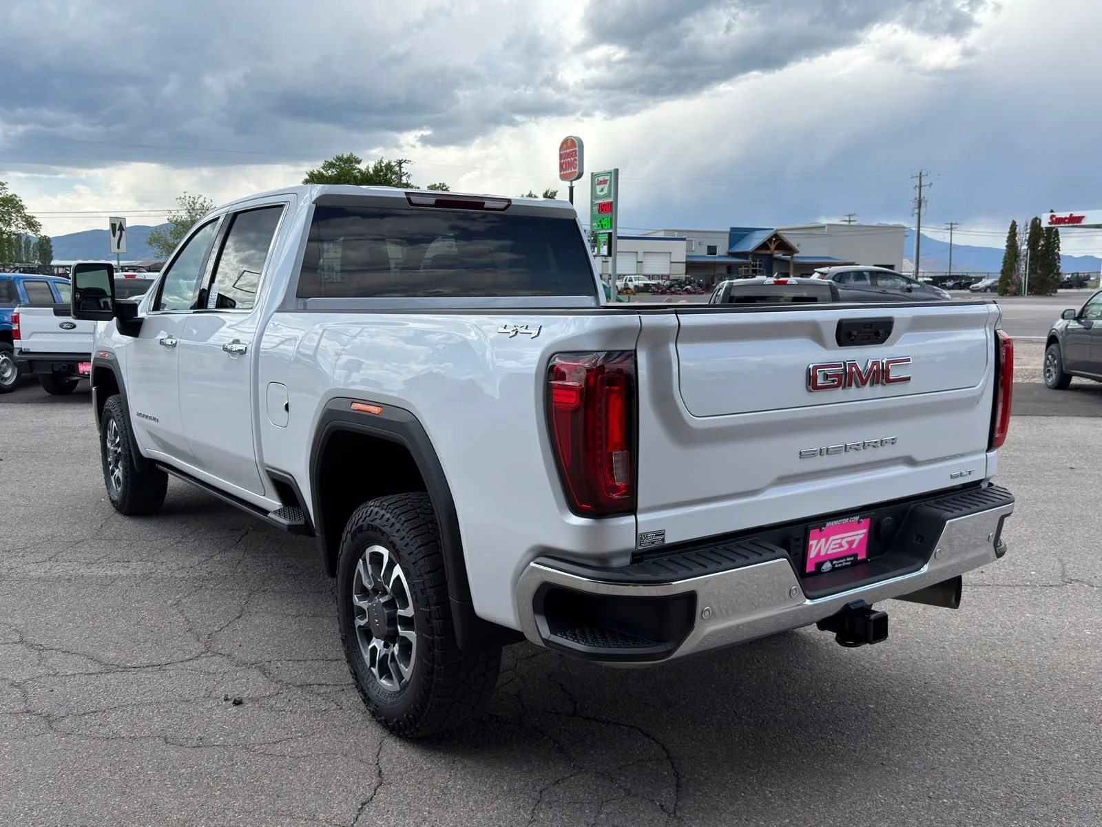 Used 2023 White GMC SLT image 10