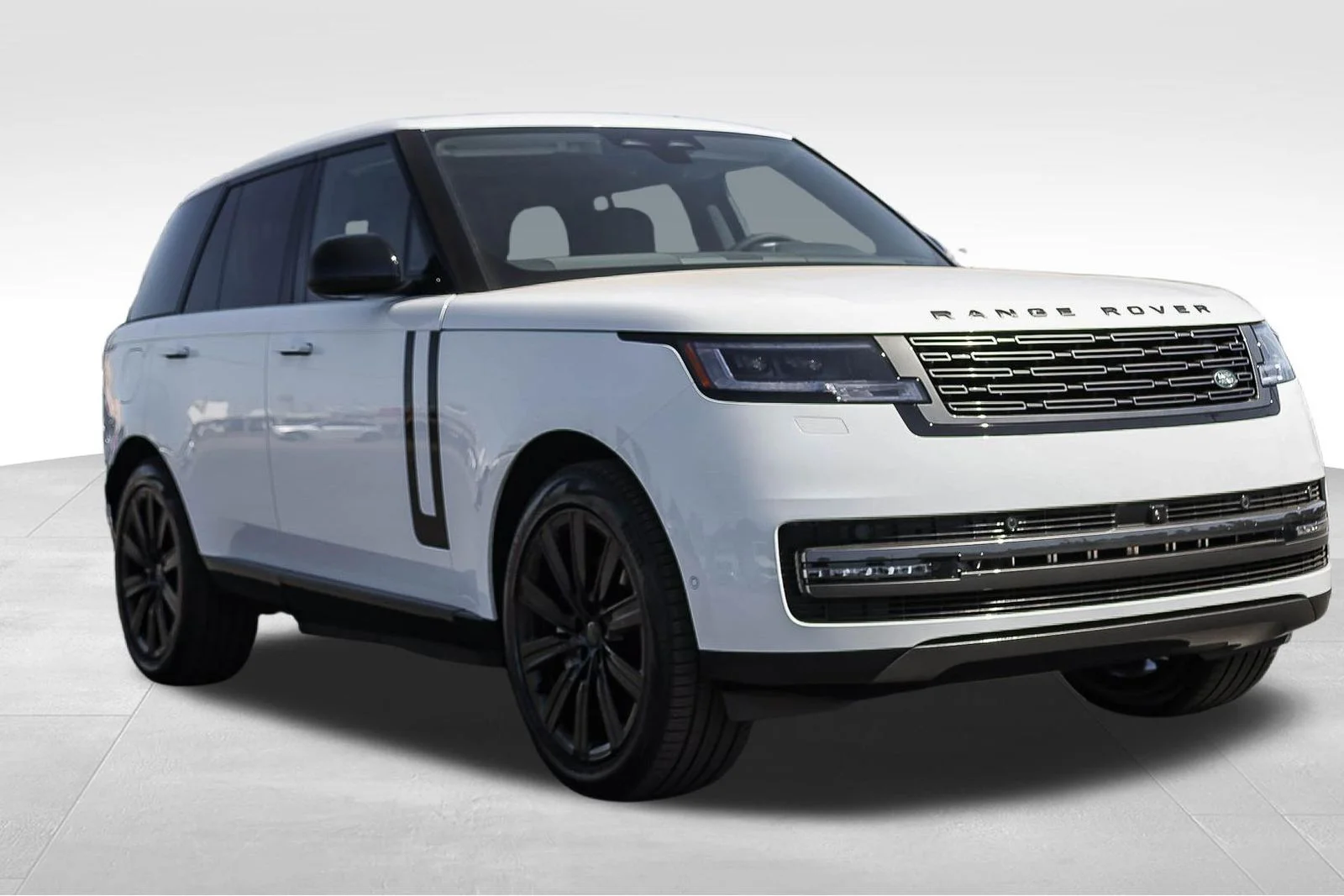 New 2026 Fuji White Land Rover SE image 3