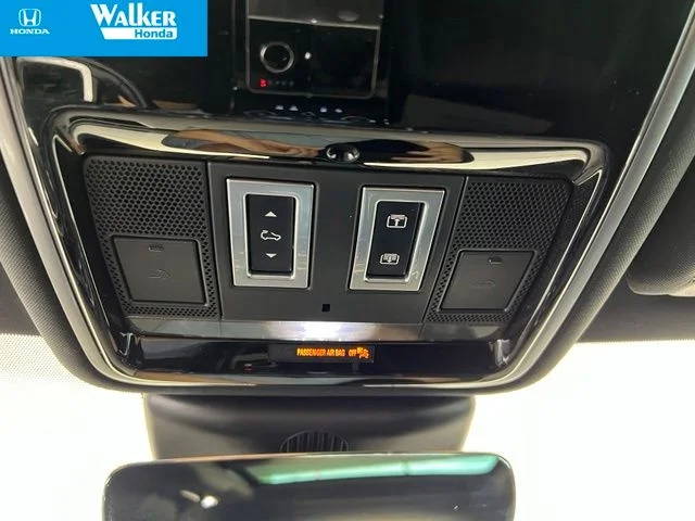 Used 2019 Black Land Rover SE R-Dynamic image 29