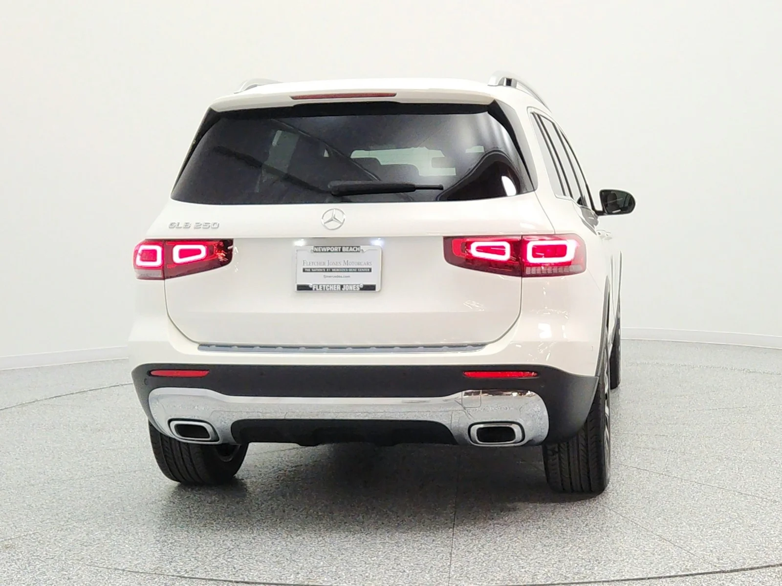 Used 2022 Polar White Mercedes-Benz GLB 250 SUV image 6