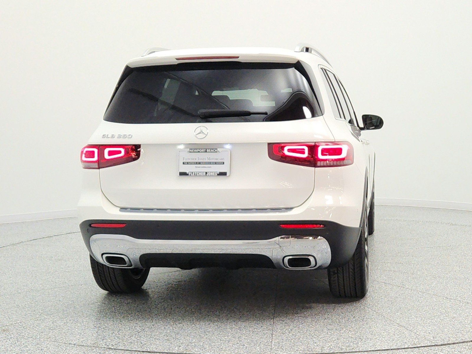 Used 2022 Polar White Mercedes-Benz GLB 250 SUV image 6