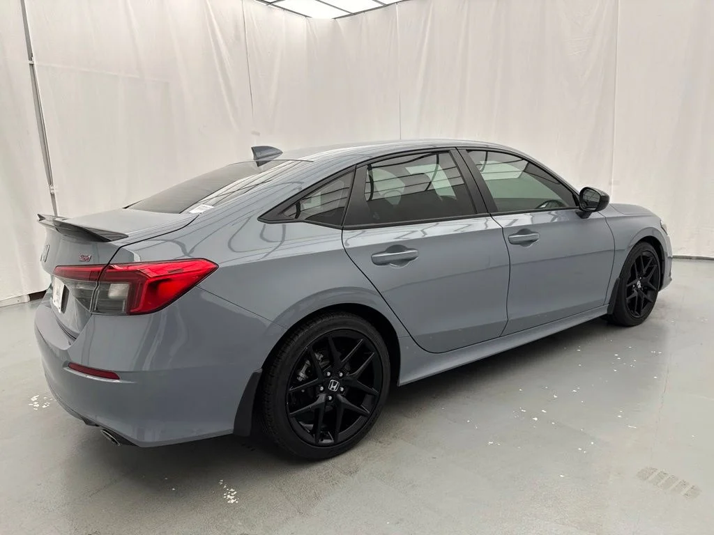 Used 2023  Honda Si image 13